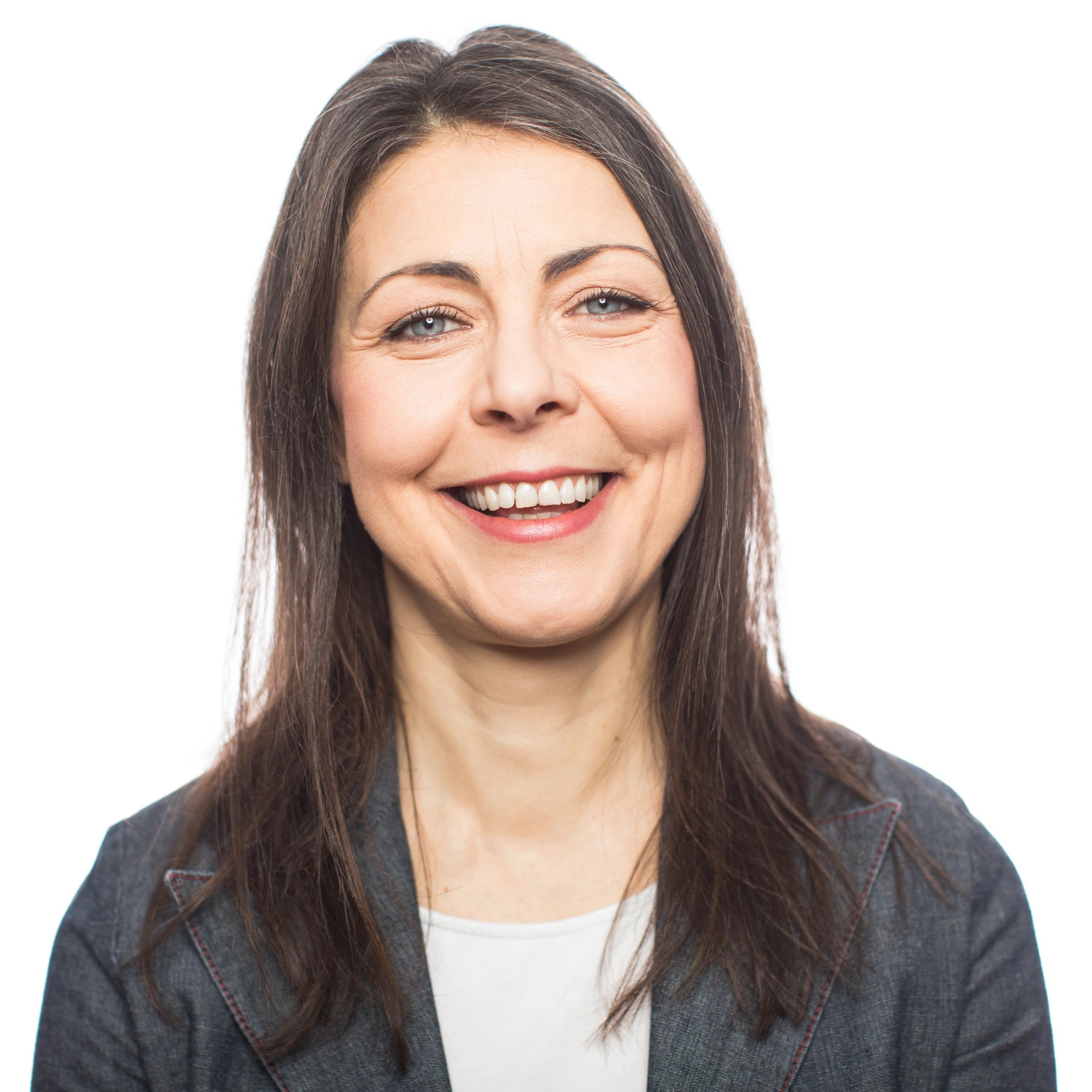 Portrait of testimonial client Maya Carter